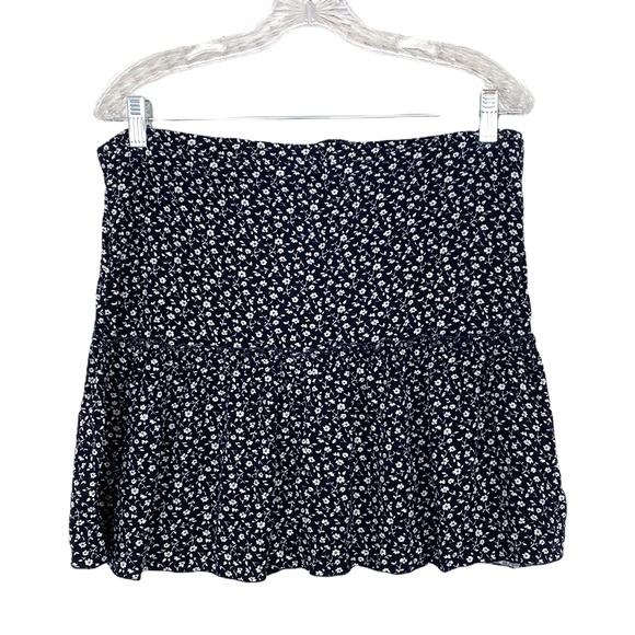 Brandy Melville Floral Mini Skirt - Picture 2 of 5
